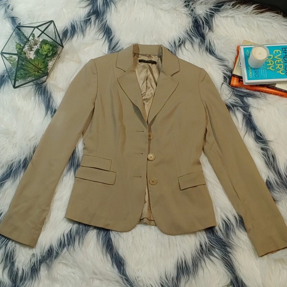 Elie Tahari Size 2 Camel Blazer